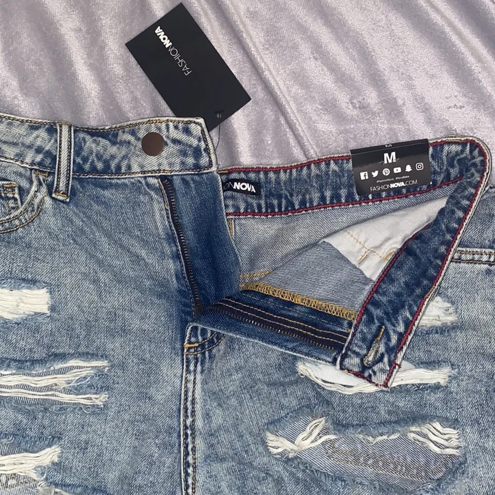 Fashion Nova “Triple Dismay Short” Light Blue Wash - Picture 3 of 4